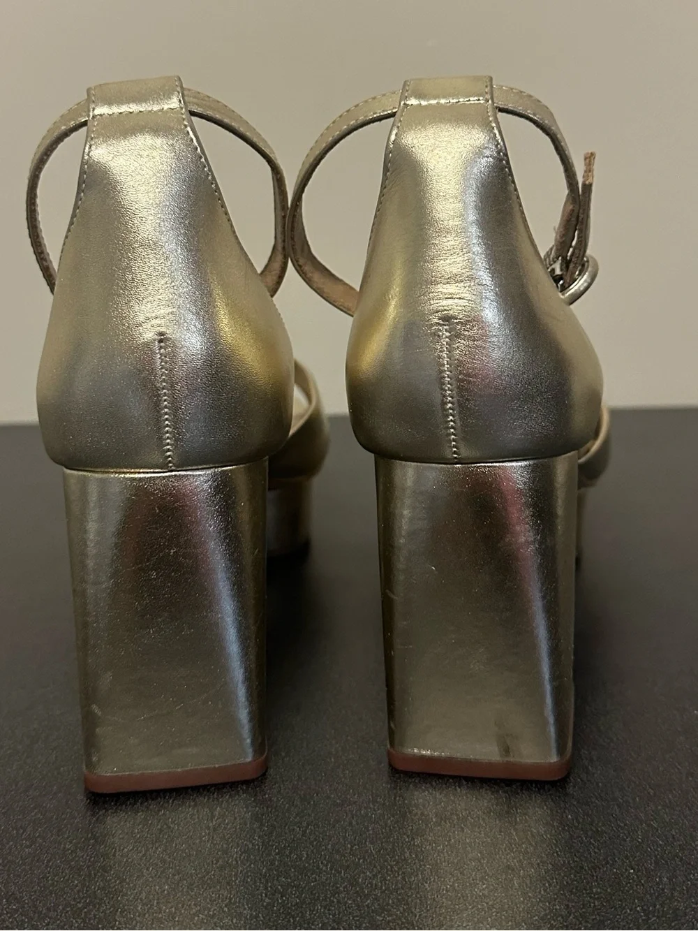 Bernardo Women's Raleigh Metallic Gold Block Heel Platform Sandals Size 8.5 M